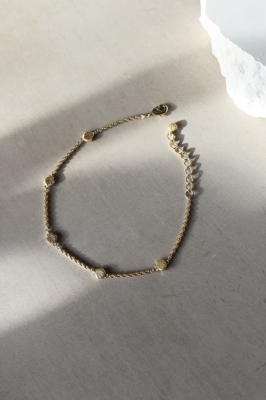 SHELL ANKLET GOLD