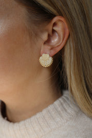 SEASHELL EARRINGS GOLD